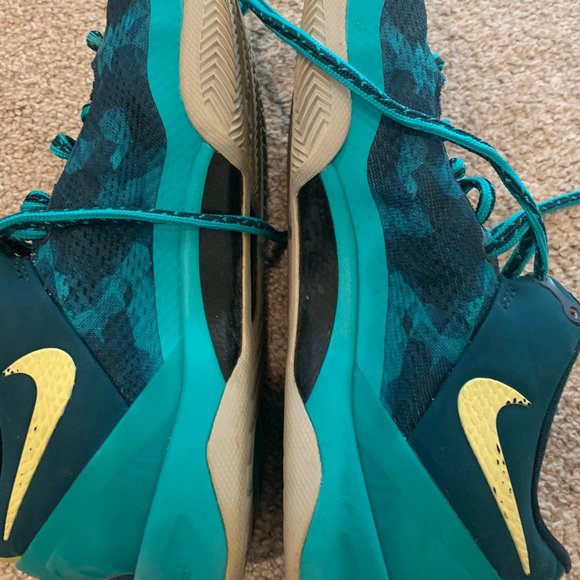 4 pairs of shoes